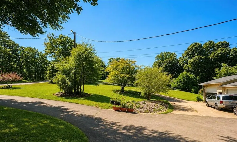 3931 Green Drive Gainesville, GA 30506