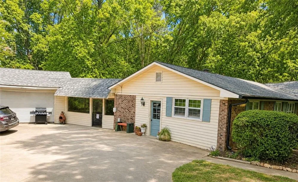 3931 Green Drive Gainesville, GA 30506