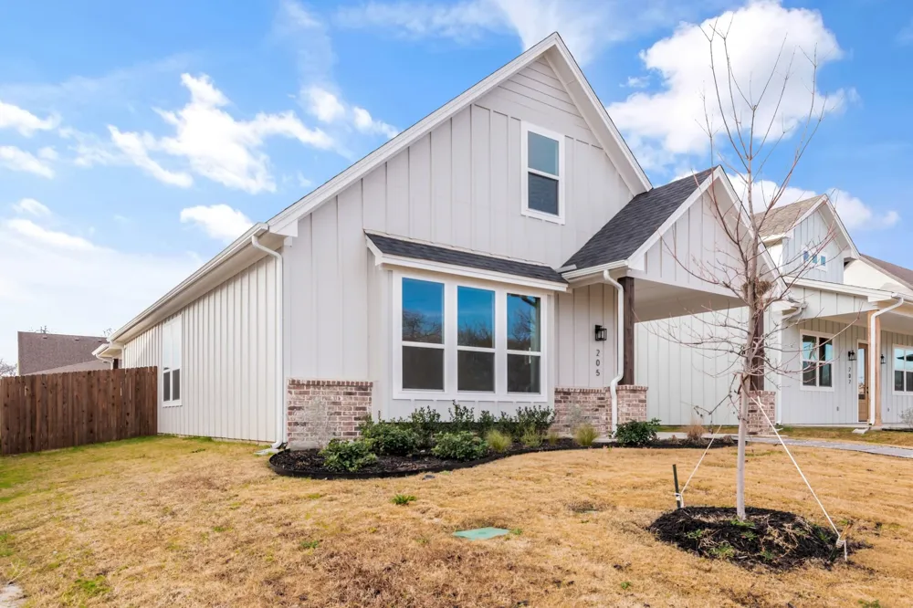205 W 7th Street Justin, TX 76247