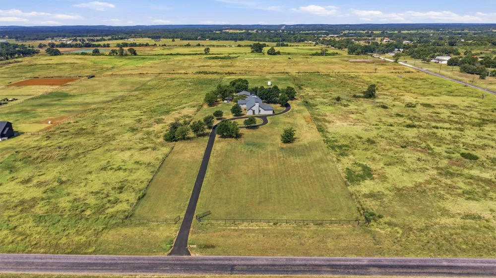 705 Club Lake Road Whitesboro, TX 76273