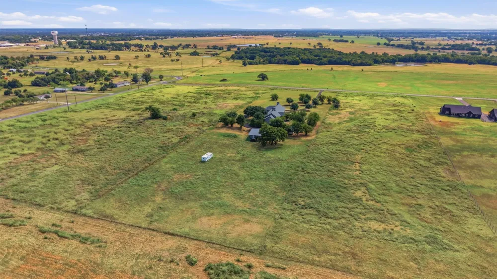 705 Club Lake Road Whitesboro, TX 76273