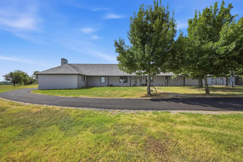 705 Club Lake Road Whitesboro, TX 76273