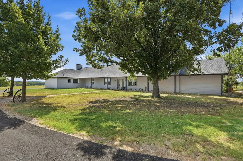 705 Club Lake Road Whitesboro, TX 76273