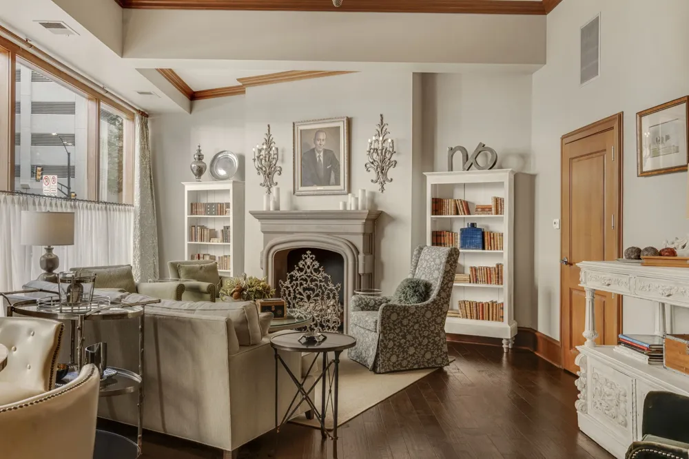 411 W 7th Street #405 Fort Worth, TX 76102