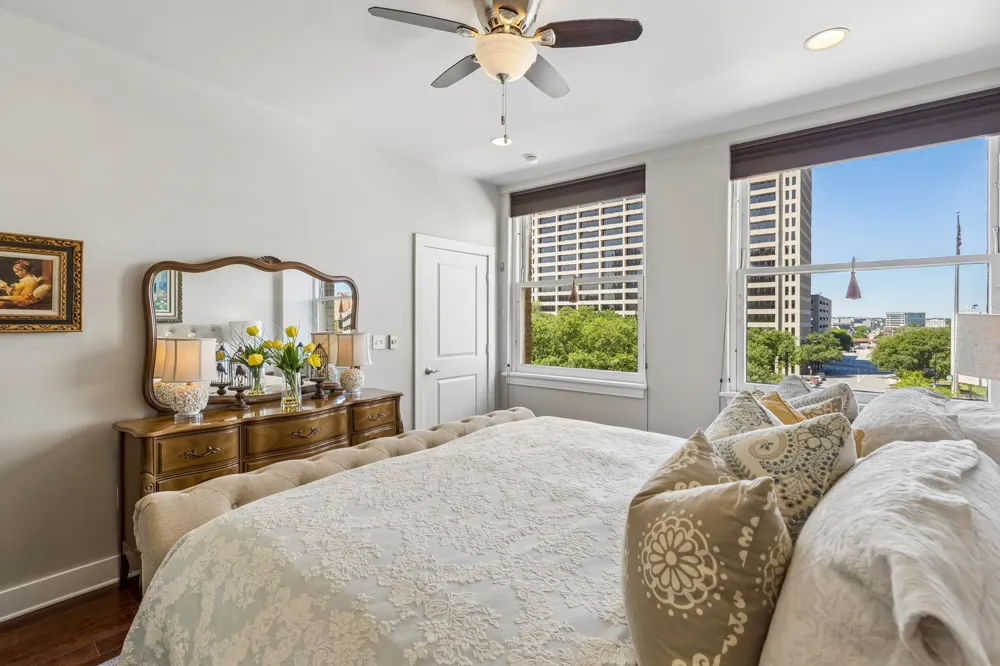 411 W 7th Street #405 Fort Worth, TX 76102