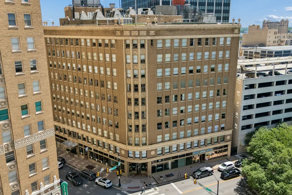 411 W 7th Street #405 Fort Worth, TX 76102