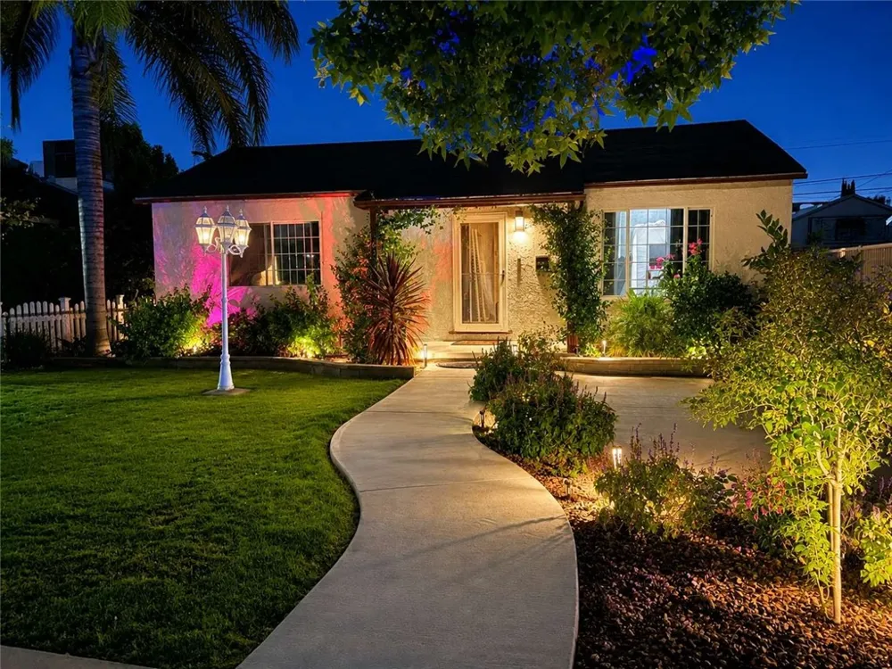 6313 Willowcrest Avenue North Hollywood, CA 91606