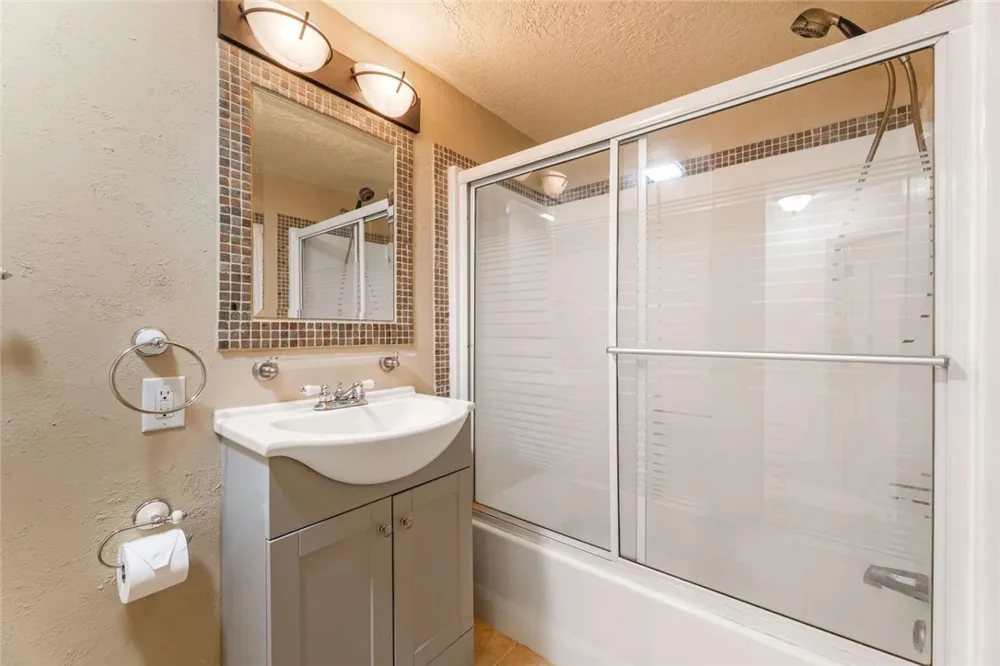 6313 Willowcrest Avenue North Hollywood, CA 91606