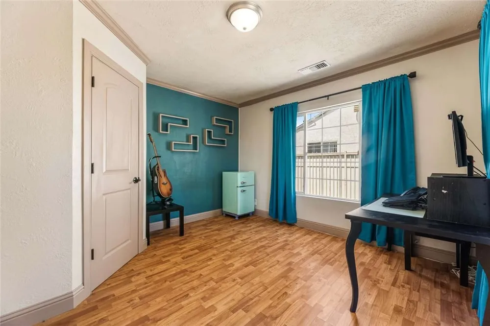 6313 Willowcrest Avenue North Hollywood, CA 91606