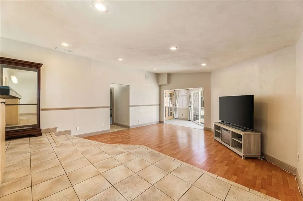 6313 Willowcrest Avenue North Hollywood, CA 91606