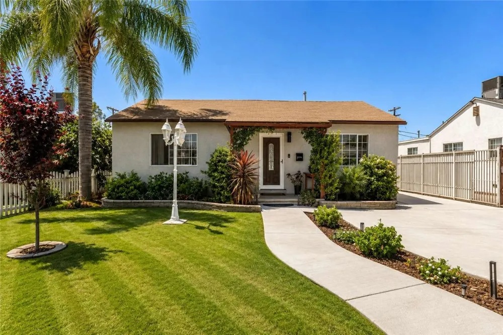 6313 Willowcrest Avenue North Hollywood, CA 91606