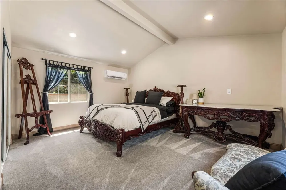 6313 Willowcrest Avenue North Hollywood, CA 91606