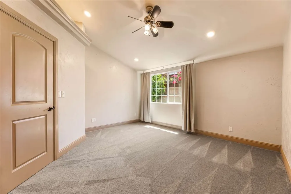6313 Willowcrest Avenue North Hollywood, CA 91606