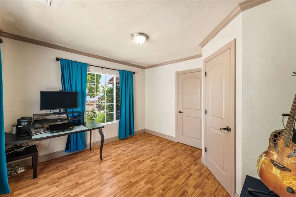 6313 Willowcrest Avenue North Hollywood, CA 91606