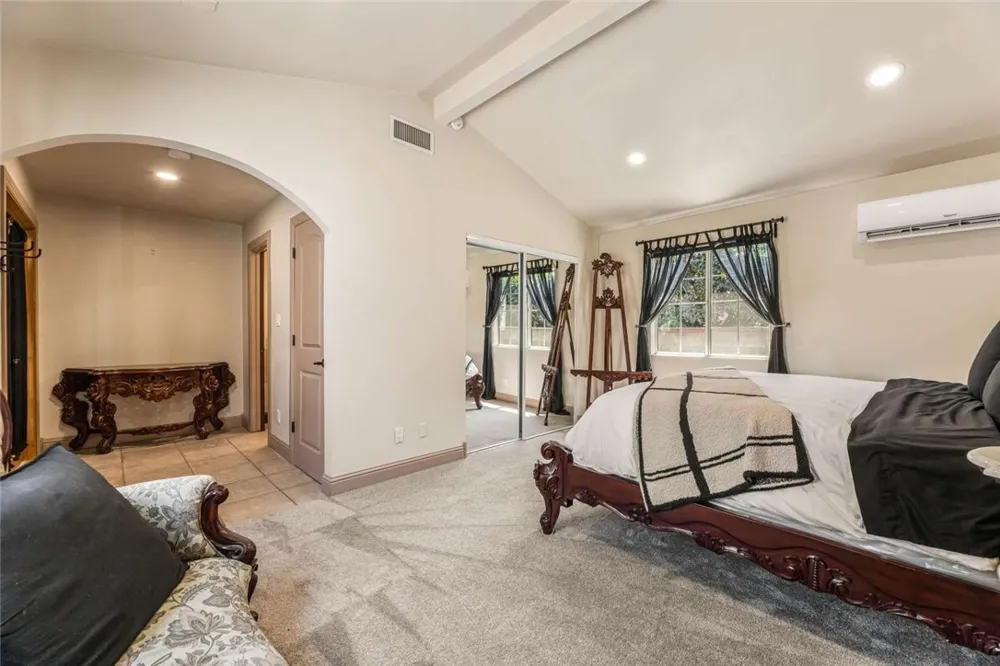 6313 Willowcrest Avenue North Hollywood, CA 91606