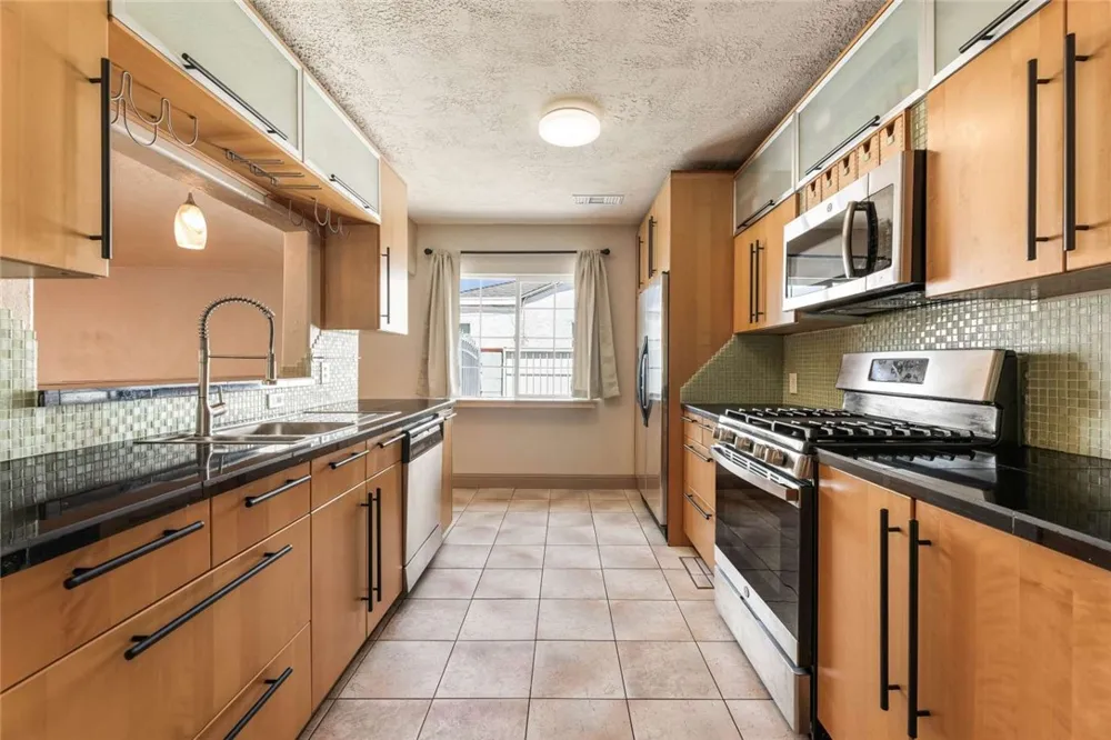 6313 Willowcrest Avenue North Hollywood, CA 91606