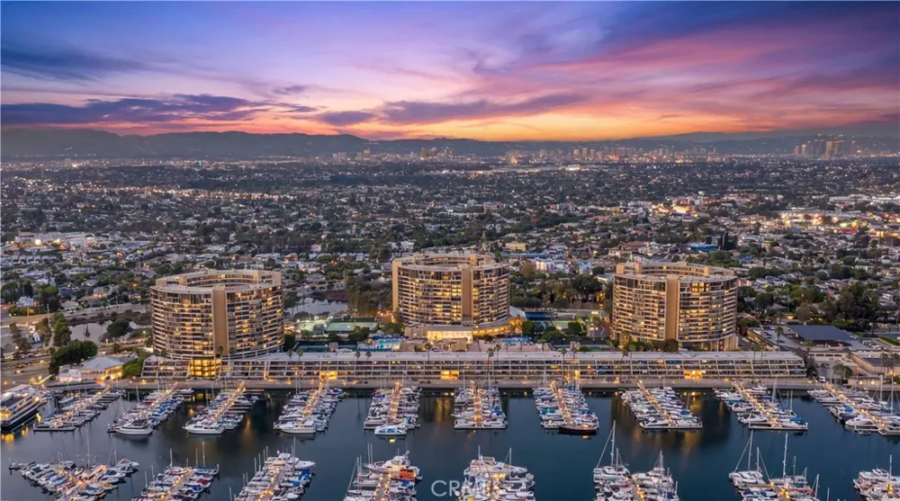 4265 Marina City Drive #811 Marina del Rey, CA 90292