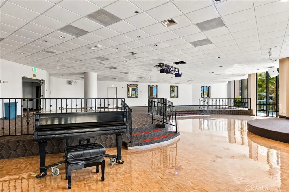4265 Marina City Drive #811 Marina del Rey, CA 90292