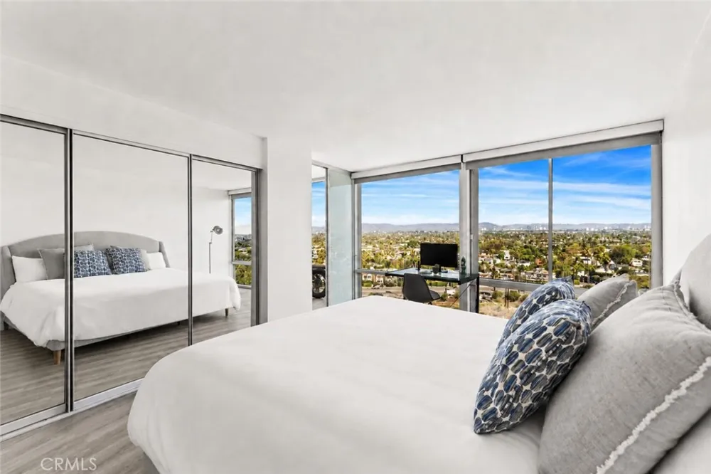 4265 Marina City Drive #811 Marina del Rey, CA 90292