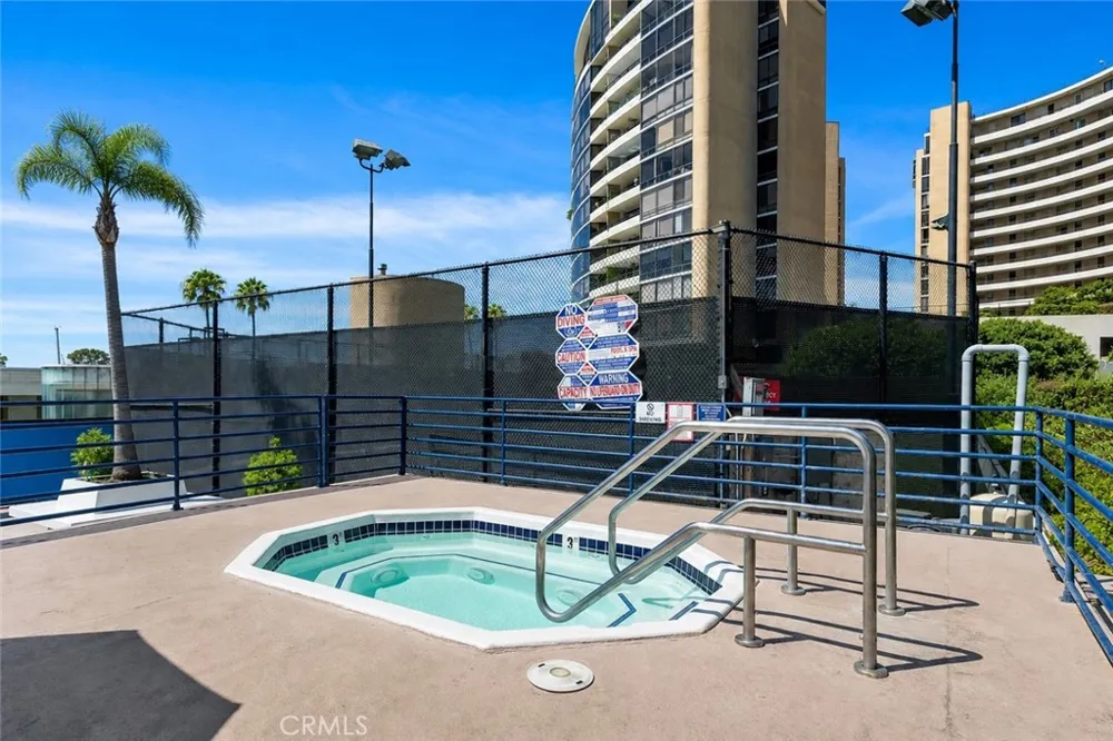 4265 Marina City Drive #811 Marina del Rey, CA 90292