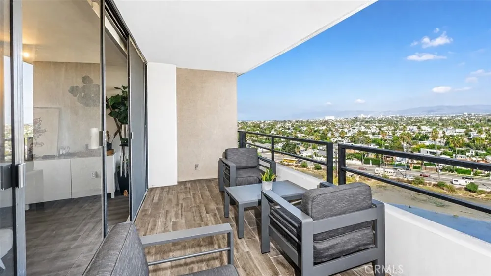 4265 Marina City Drive #811 Marina del Rey, CA 90292