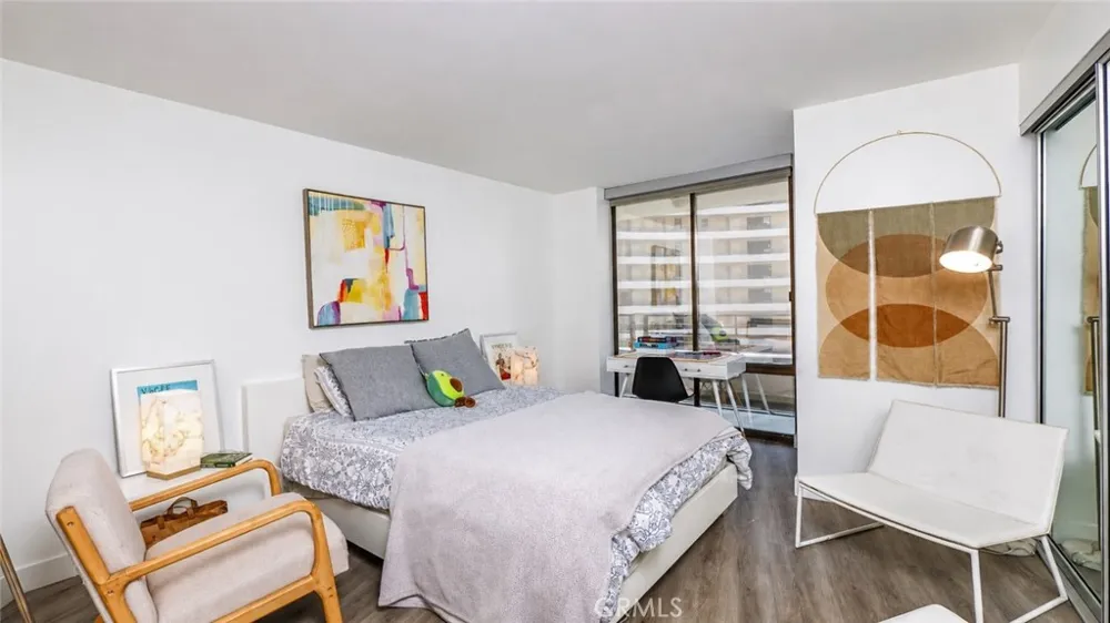 4265 Marina City Drive #811 Marina del Rey, CA 90292