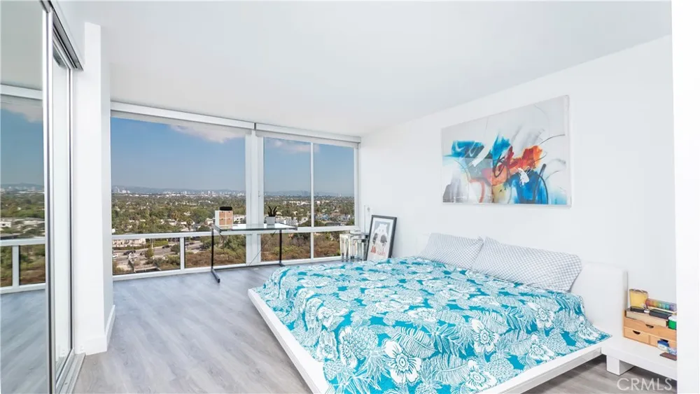 4265 Marina City Drive #811 Marina del Rey, CA 90292