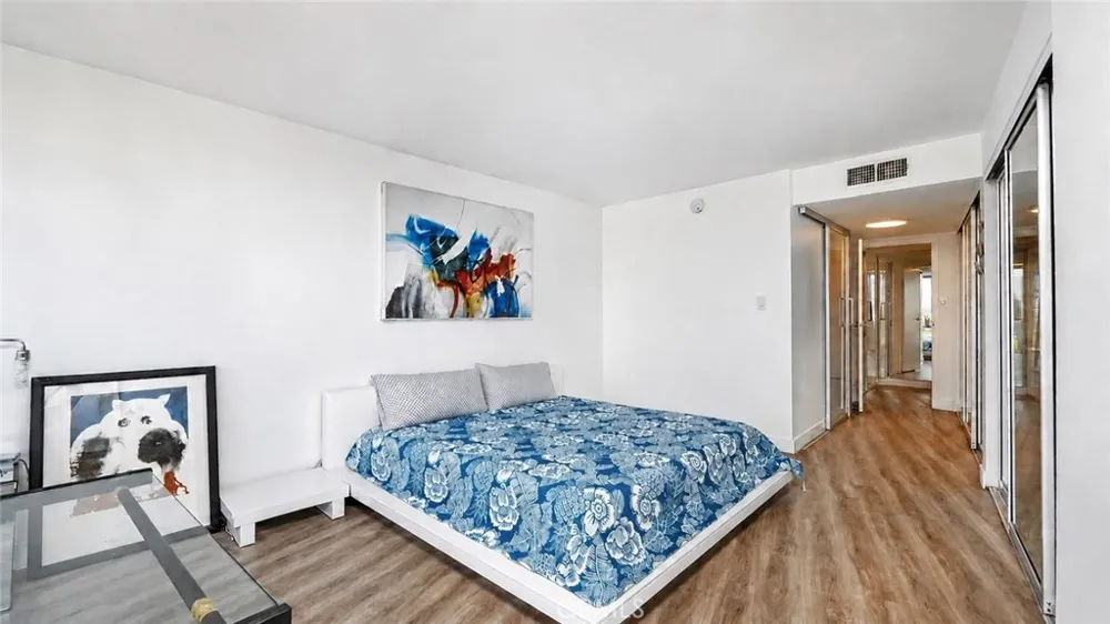 4265 Marina City Drive #811 Marina del Rey, CA 90292