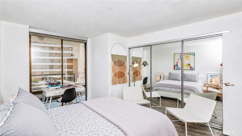 4265 Marina City Drive #811 Marina del Rey, CA 90292