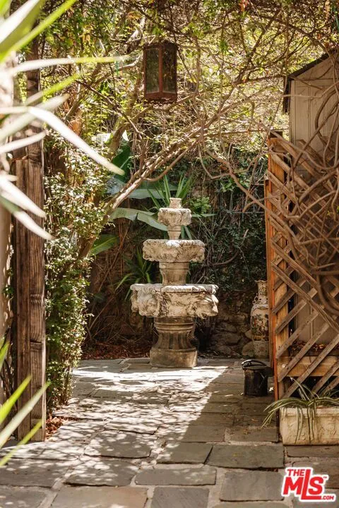 946 Hyperion Avenue Los Angeles, CA 90029