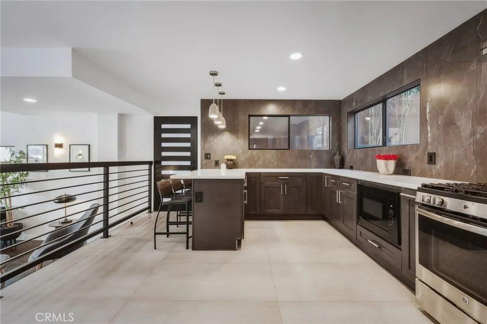 3601 Dixie Canyon Place Sherman Oaks, CA 91423