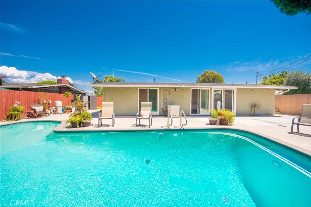 243 S Gardenglen West Covina, CA 91790