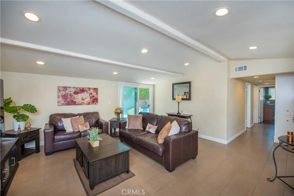 243 S Gardenglen West Covina, CA 91790