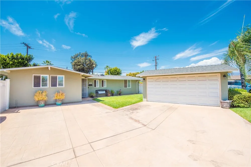 243 S Gardenglen West Covina, CA 91790