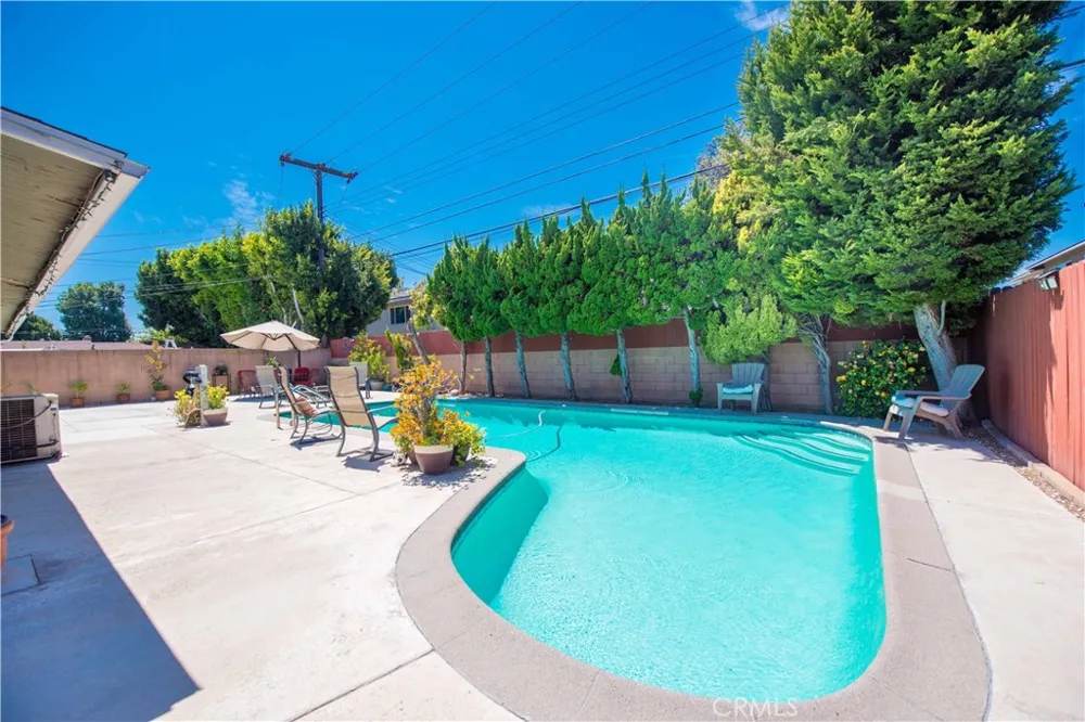243 S Gardenglen West Covina, CA 91790