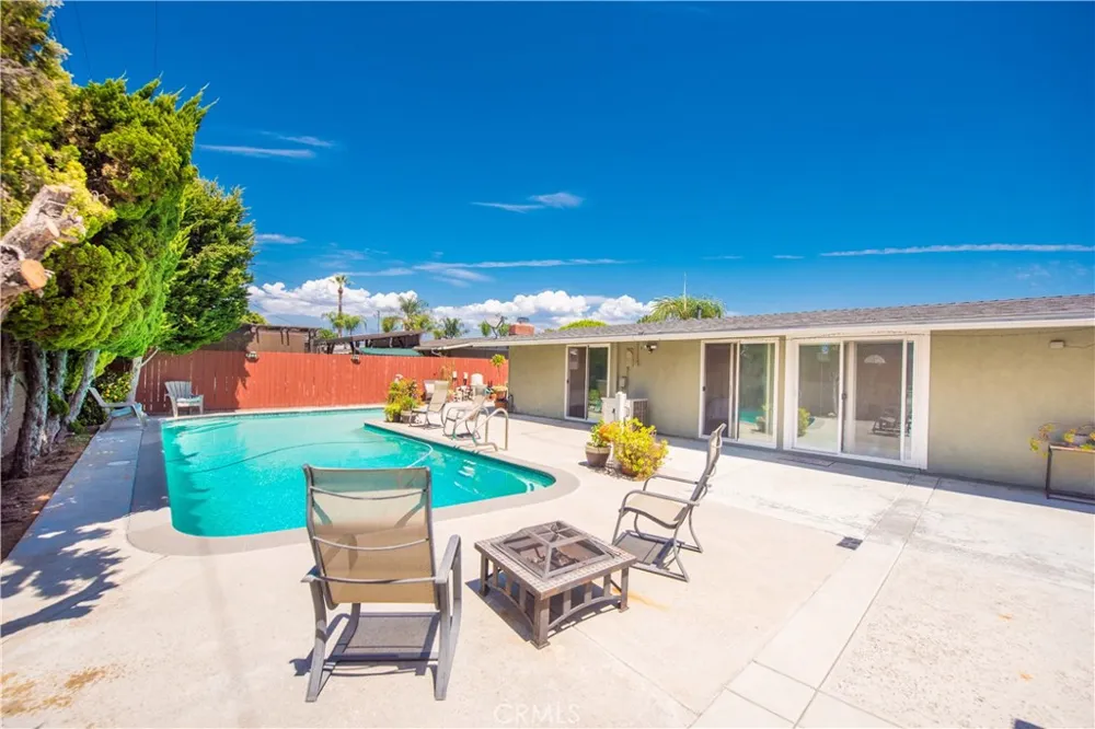 243 S Gardenglen West Covina, CA 91790