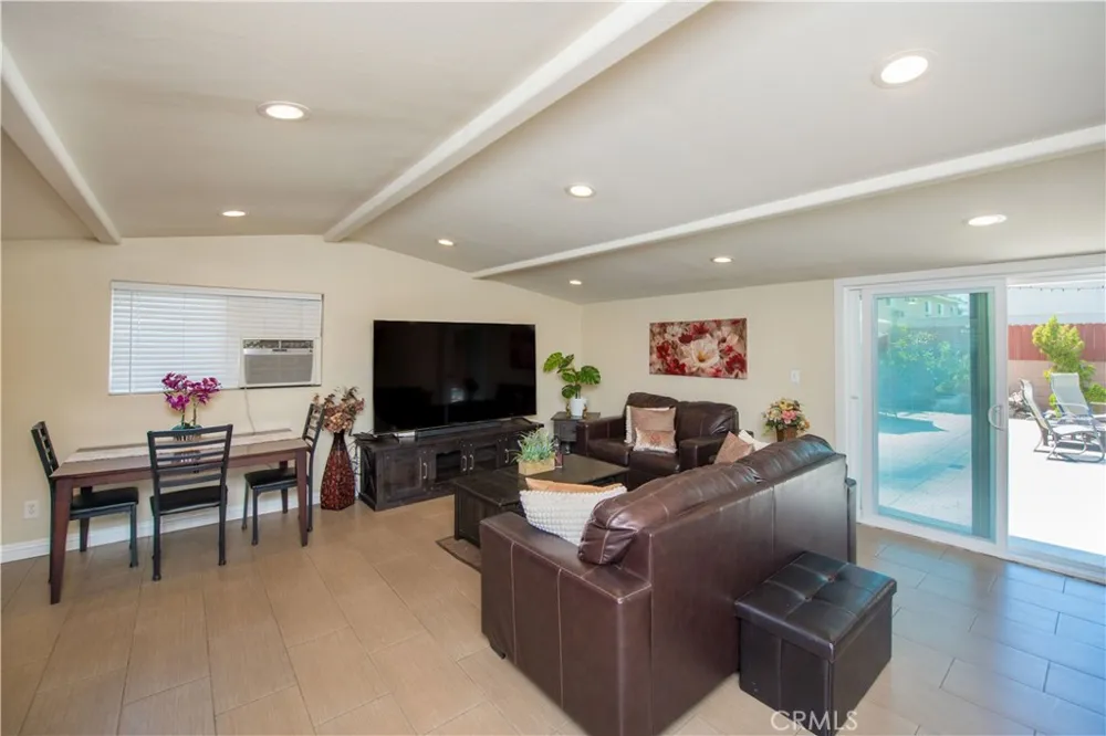 243 S Gardenglen West Covina, CA 91790