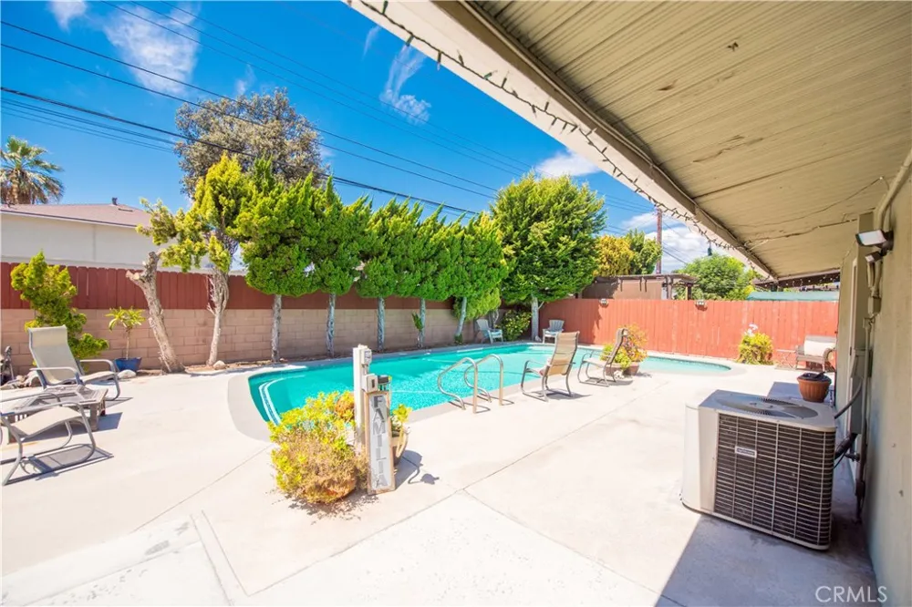 243 S Gardenglen West Covina, CA 91790