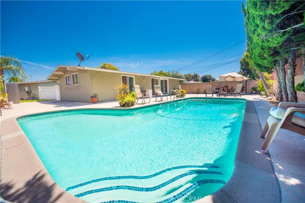 243 S Gardenglen West Covina, CA 91790