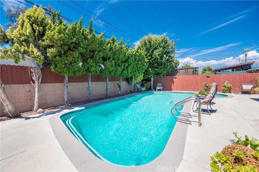 243 S Gardenglen West Covina, CA 91790