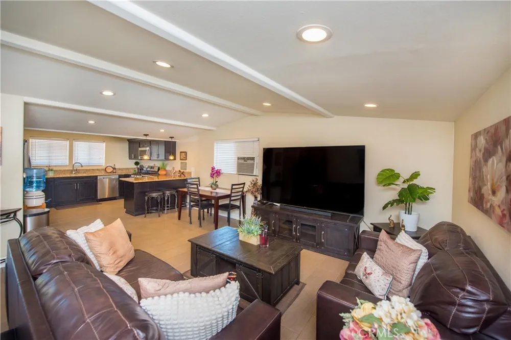 243 S Gardenglen West Covina, CA 91790