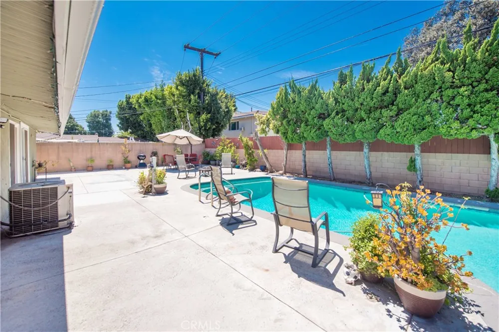 243 S Gardenglen West Covina, CA 91790