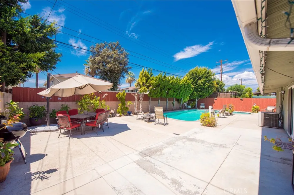 243 S Gardenglen West Covina, CA 91790