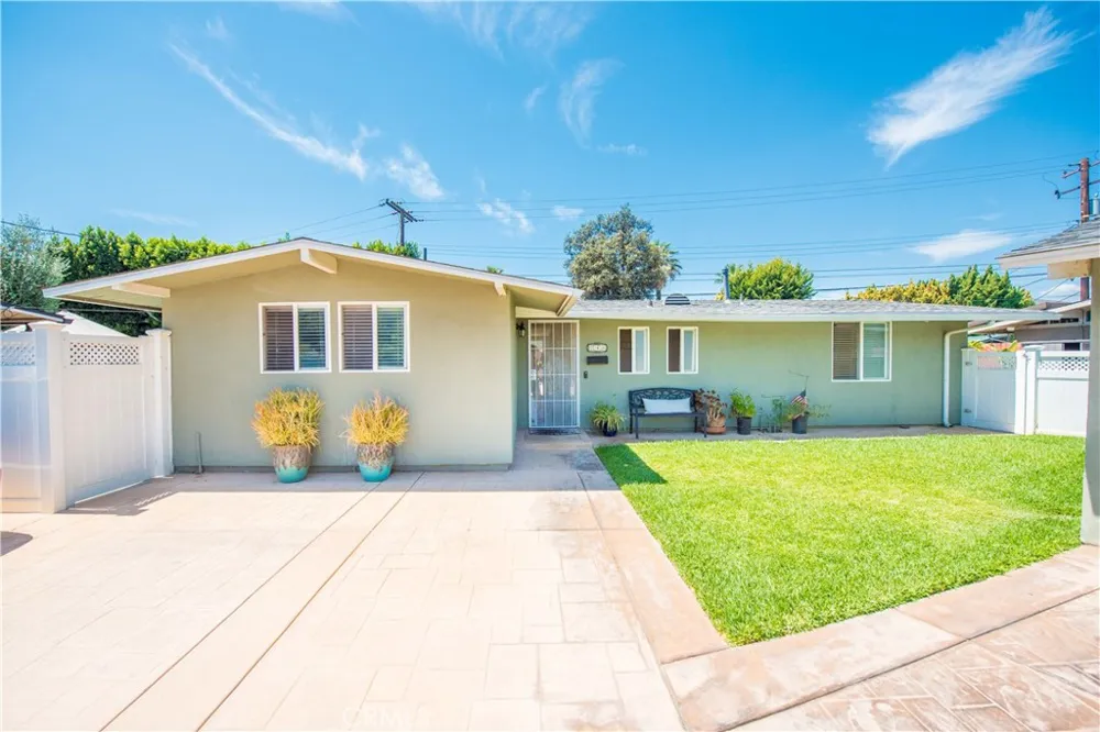 243 S Gardenglen West Covina, CA 91790