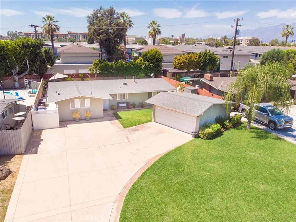 243 S Gardenglen West Covina, CA 91790