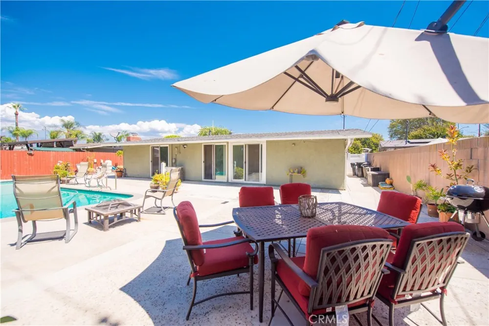 243 S Gardenglen West Covina, CA 91790