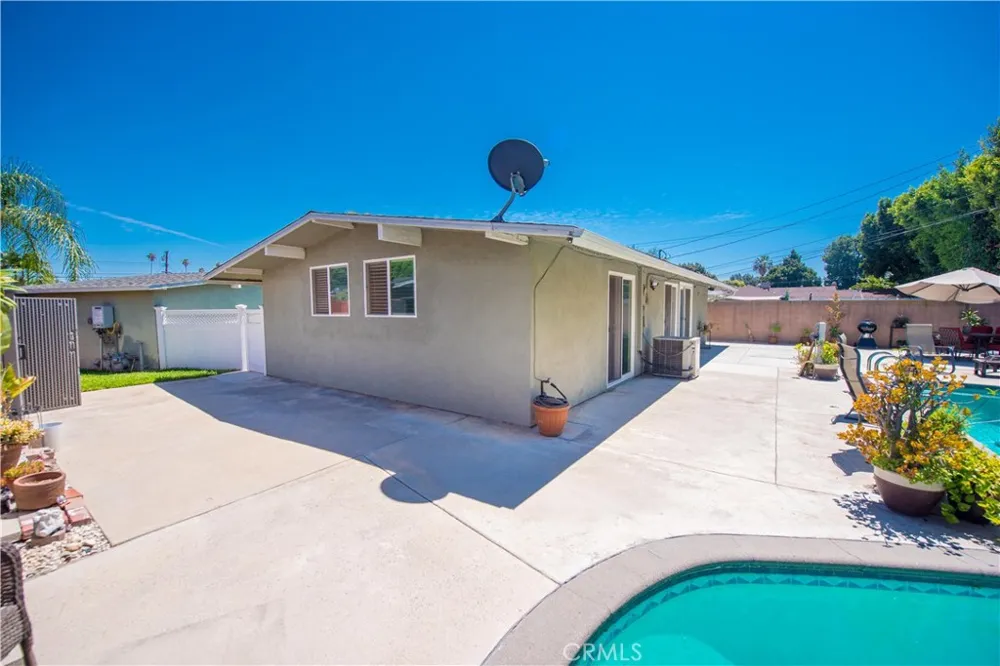 243 S Gardenglen West Covina, CA 91790