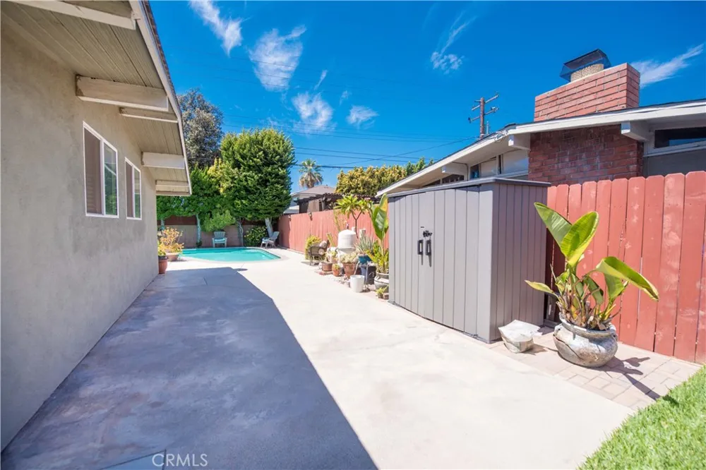 243 S Gardenglen West Covina, CA 91790