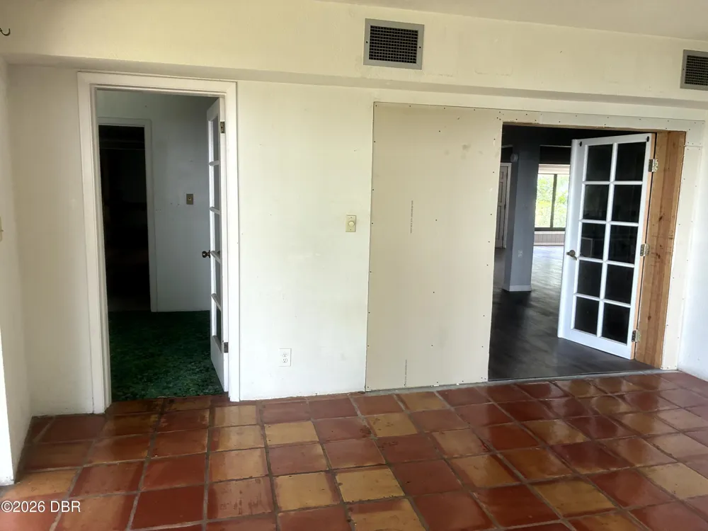 306 S Burlingame Avenue Temple Terrace, FL 33617