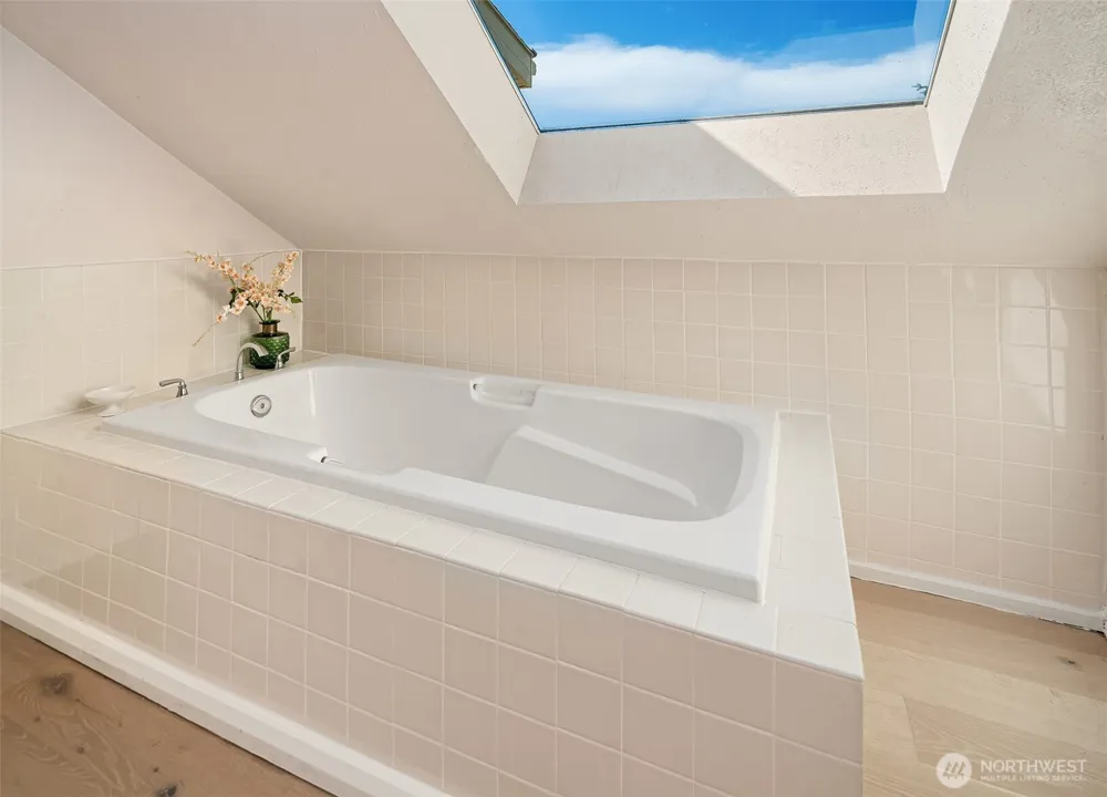 7206 SW 248th Street Vashon, WA 98070